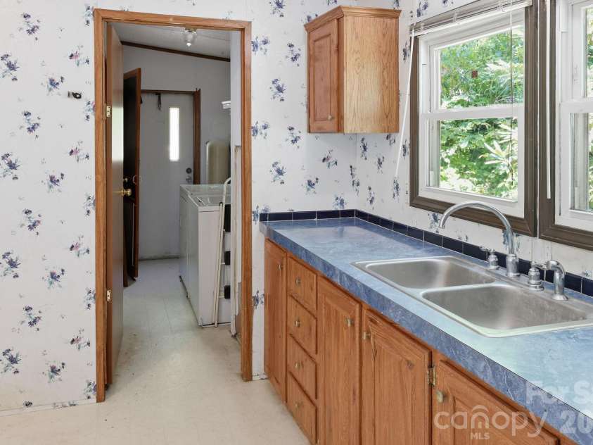 25 Glenn Lance Lane, Fairview, NC 28730.  MLS# CAR4384407, YatesRealty ID 24086. Kitchen & Utility Room