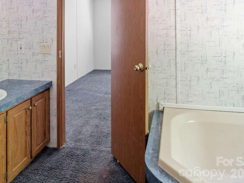 25 Glenn Lance Lane, Fairview, NC 28730.  MLS# CAR4384407, YatesRealty ID 24086. Primary Bath - Tub & Separate Shower