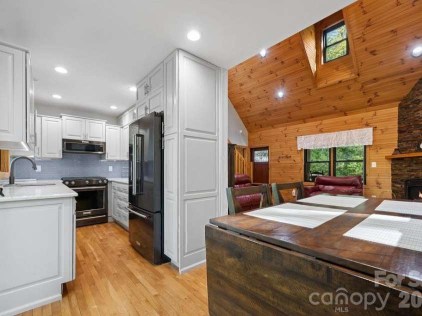 133 Brown Mountain Ridge Road, Blowing Rock, NC 28605.  MLS# CAR4384778, YatesRealty ID 24087. 