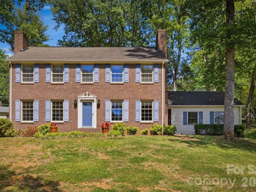 102 Woodland Drive, Morganton, NC 28655.  MLS# CAR4383576, YatesRealty ID 24088. 