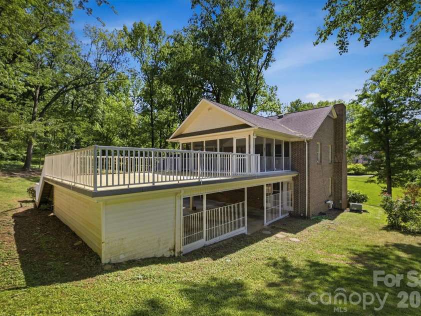 102 Woodland Drive, Morganton, NC 28655.  MLS# CAR4383576, YatesRealty ID 24088. 