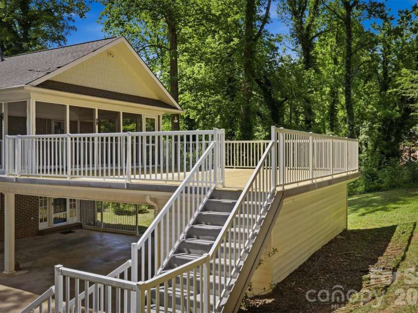 102 Woodland Drive, Morganton, NC 28655.  MLS# CAR4383576, YatesRealty ID 24088. 