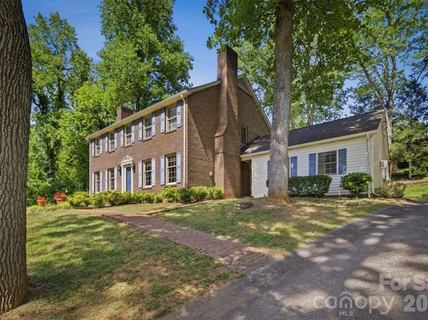 102 Woodland Drive, Morganton, NC 28655.  MLS# CAR4383576, YatesRealty ID 24088. 