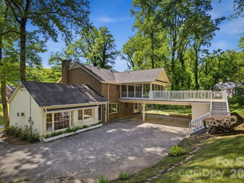 102 Woodland Drive, Morganton, NC 28655.  MLS# CAR4383576, YatesRealty ID 24088. 