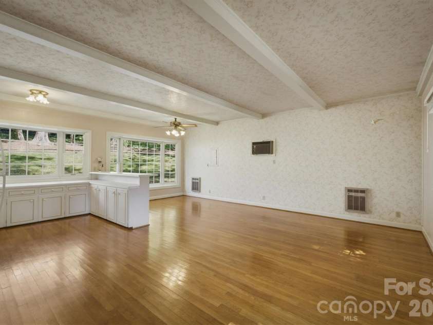102 Woodland Drive, Morganton, NC 28655.  MLS# CAR4383576, YatesRealty ID 24088. 