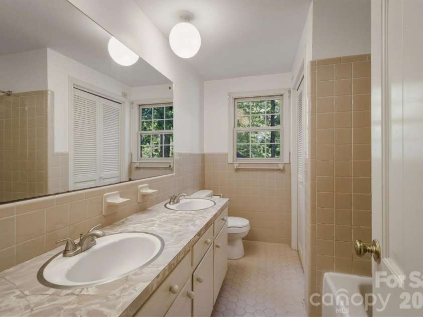 102 Woodland Drive, Morganton, NC 28655.  MLS# CAR4383576, YatesRealty ID 24088. 