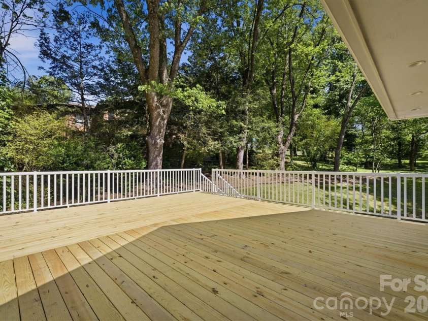 102 Woodland Drive, Morganton, NC 28655.  MLS# CAR4383576, YatesRealty ID 24088. 