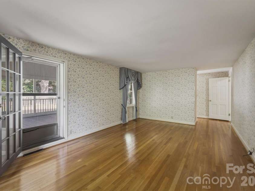 102 Woodland Drive, Morganton, NC 28655.  MLS# CAR4383576, YatesRealty ID 24088. 