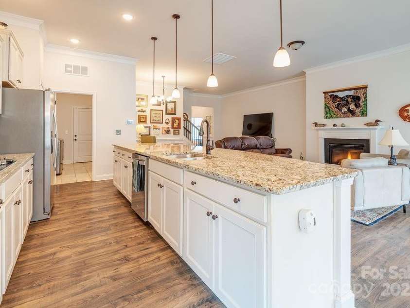469 Summerfield Place, Flat Rock, NC 28731.  MLS# CAR4275467, YatesRealty ID 24088. 