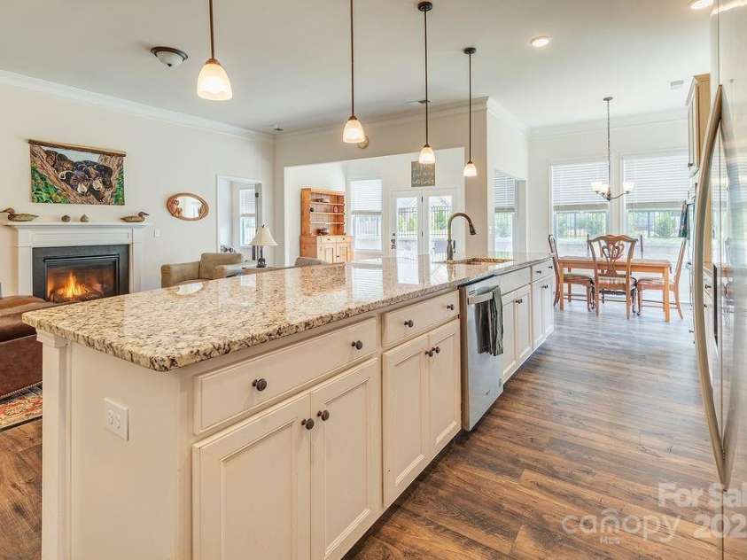 469 Summerfield Place, Flat Rock, NC 28731.  MLS# CAR4275467, YatesRealty ID 24088. 