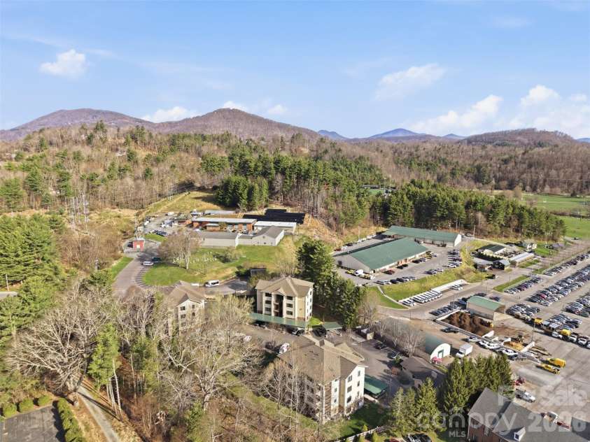 155 Gateway Drive, Boone, NC 28607.  MLS# CAR4366852, YatesRealty ID 24089. 