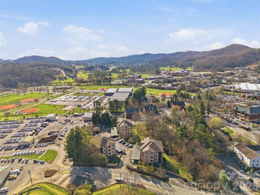 155 Gateway Drive, Boone, NC 28607.  MLS# CAR4366852, YatesRealty ID 24089. 