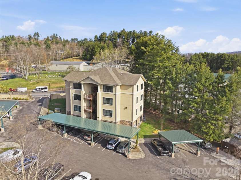 155 Gateway Drive, Boone, NC 28607.  MLS# CAR4366852, YatesRealty ID 24089. 