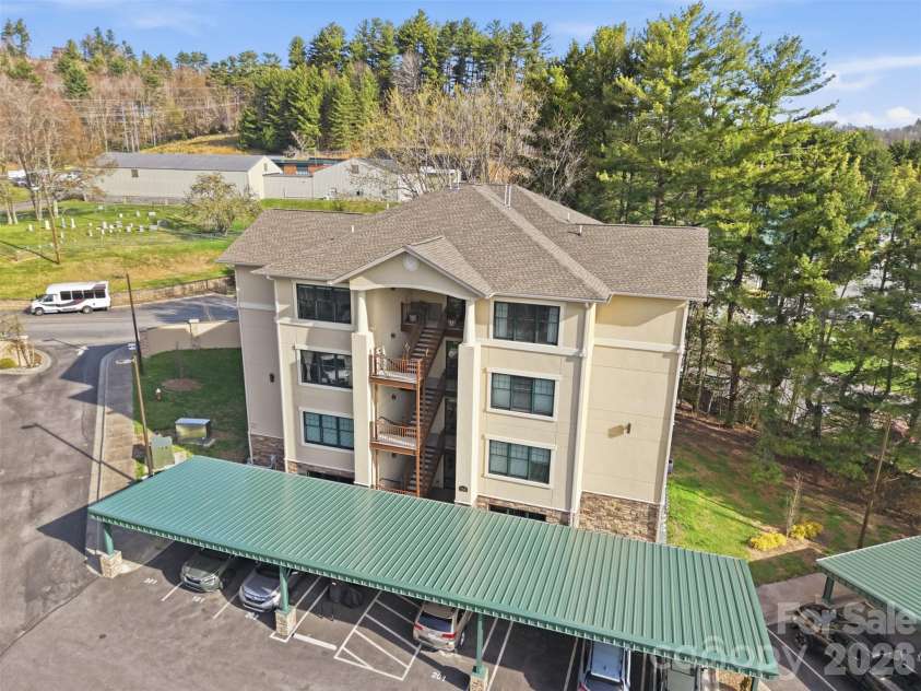 155 Gateway Drive, Boone, NC 28607.  MLS# CAR4366852, YatesRealty ID 24089. 