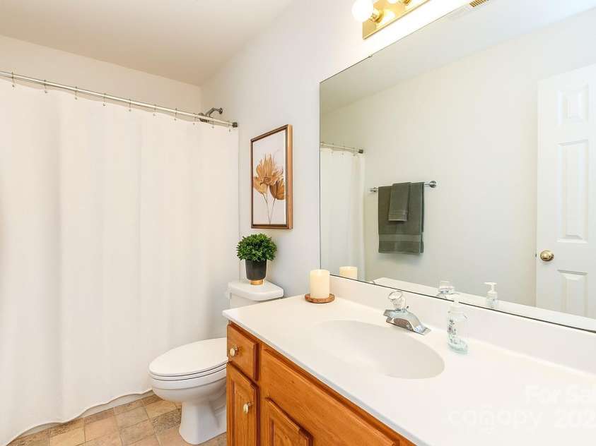 8510 Glade Court, Huntersville, NC 28078.  MLS# CAR4275837, YatesRealty ID 24089. 3rd Bathroom
