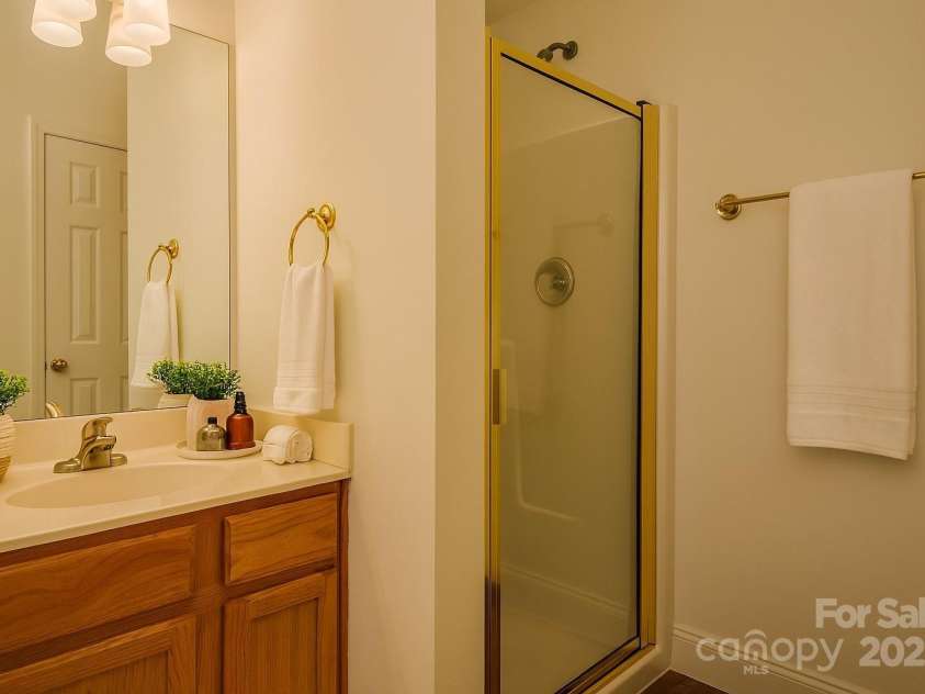 8510 Glade Court, Huntersville, NC 28078.  MLS# CAR4275837, YatesRealty ID 24089. In law suite downstairs bathroom.