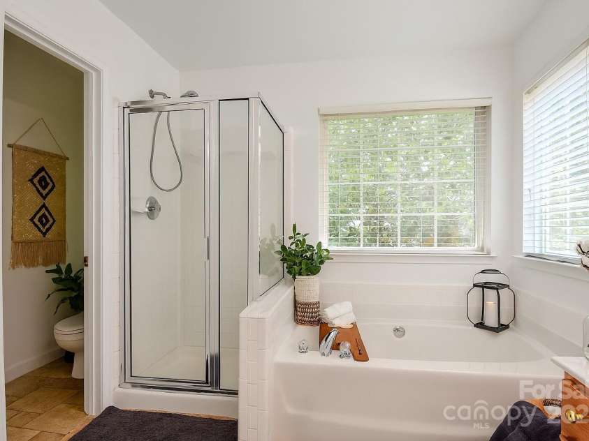 8510 Glade Court, Huntersville, NC 28078.  MLS# CAR4275837, YatesRealty ID 24089. Primary bath with dual vanities.