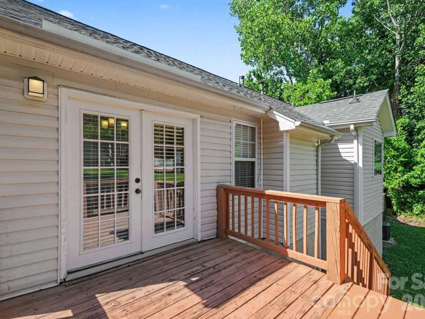 5463 Realtree Lane, Charlotte, NC 28214.  MLS# CAR4382954, YatesRealty ID 24090. 