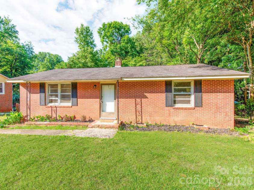 814 Wilbrown Circle, Charlotte, NC 28217.  MLS# CAR4384446, YatesRealty ID 24091. 