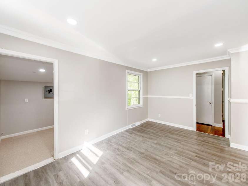 814 Wilbrown Circle, Charlotte, NC 28217.  MLS# CAR4384446, YatesRealty ID 24091. 