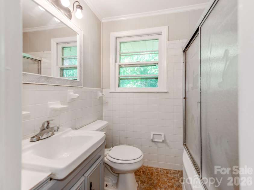814 Wilbrown Circle, Charlotte, NC 28217.  MLS# CAR4384446, YatesRealty ID 24091. 