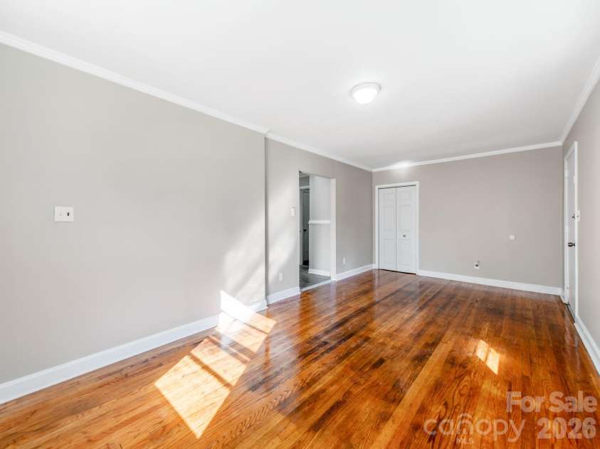 814 Wilbrown Circle, Charlotte, NC 28217.  MLS# CAR4384446, YatesRealty ID 24091. Updated Hardwood Floors!