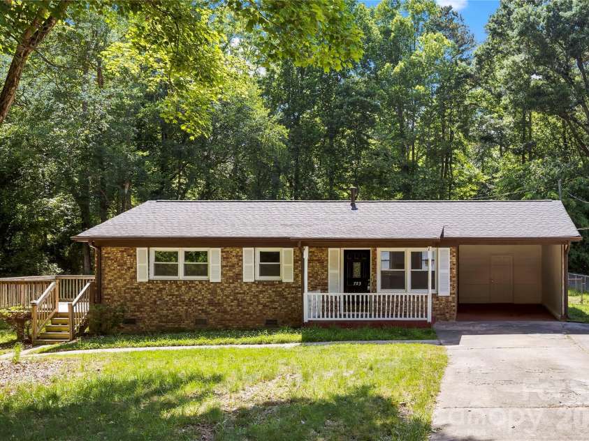 723 Vancouver Lane, Gastonia, NC 28052.  MLS# CAR4384860, YatesRealty ID 24094. 