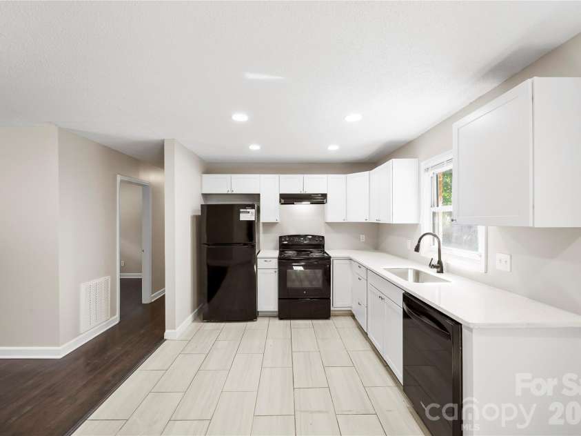 723 Vancouver Lane, Gastonia, NC 28052.  MLS# CAR4384860, YatesRealty ID 24094. 