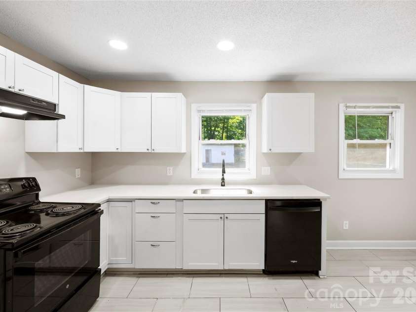 723 Vancouver Lane, Gastonia, NC 28052.  MLS# CAR4384860, YatesRealty ID 24094. 