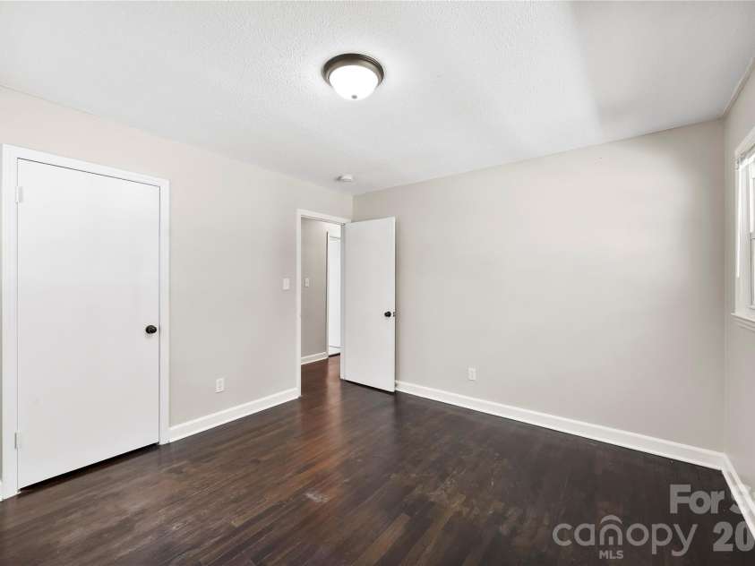 723 Vancouver Lane, Gastonia, NC 28052.  MLS# CAR4384860, YatesRealty ID 24094. 
