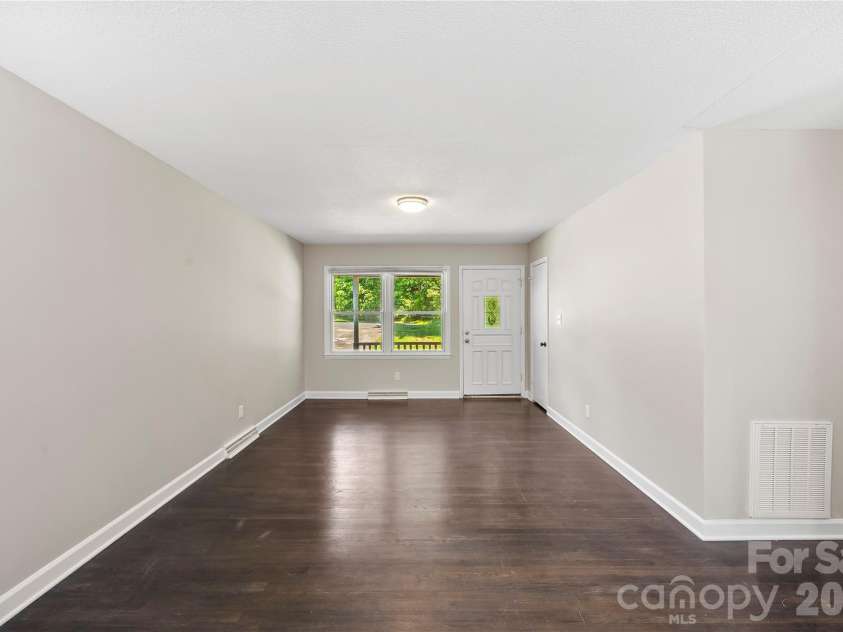 723 Vancouver Lane, Gastonia, NC 28052.  MLS# CAR4384860, YatesRealty ID 24094. 