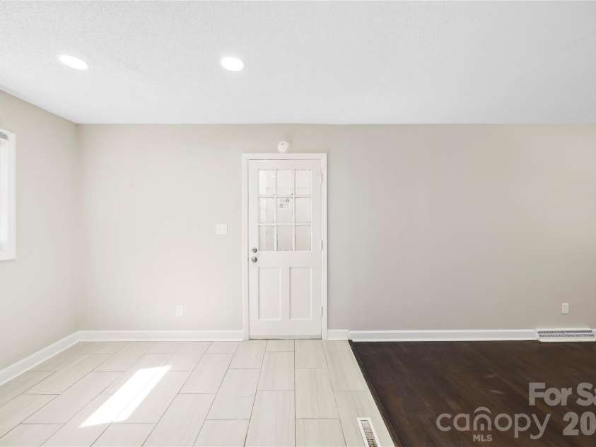 723 Vancouver Lane, Gastonia, NC 28052.  MLS# CAR4384860, YatesRealty ID 24094. 