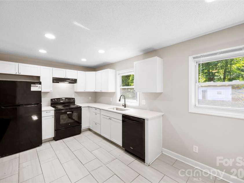 723 Vancouver Lane, Gastonia, NC 28052.  MLS# CAR4384860, YatesRealty ID 24094. 