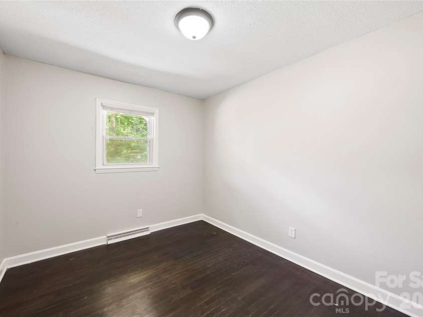 723 Vancouver Lane, Gastonia, NC 28052.  MLS# CAR4384860, YatesRealty ID 24094. 