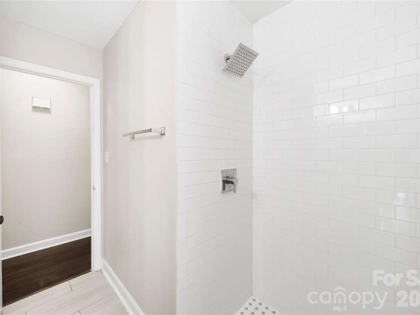 723 Vancouver Lane, Gastonia, NC 28052.  MLS# CAR4384860, YatesRealty ID 24094. 