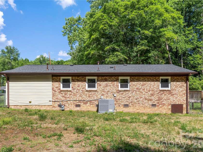 723 Vancouver Lane, Gastonia, NC 28052.  MLS# CAR4384860, YatesRealty ID 24094. 