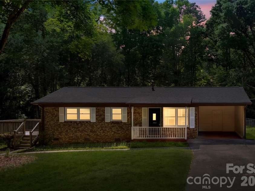 723 Vancouver Lane, Gastonia, NC 28052.  MLS# CAR4384860, YatesRealty ID 24094. 