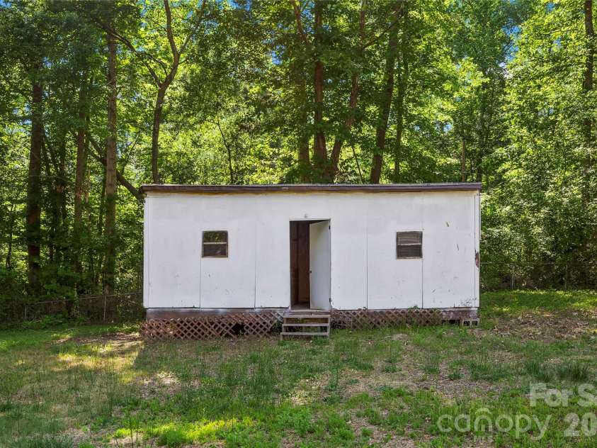 723 Vancouver Lane, Gastonia, NC 28052.  MLS# CAR4384860, YatesRealty ID 24094. 