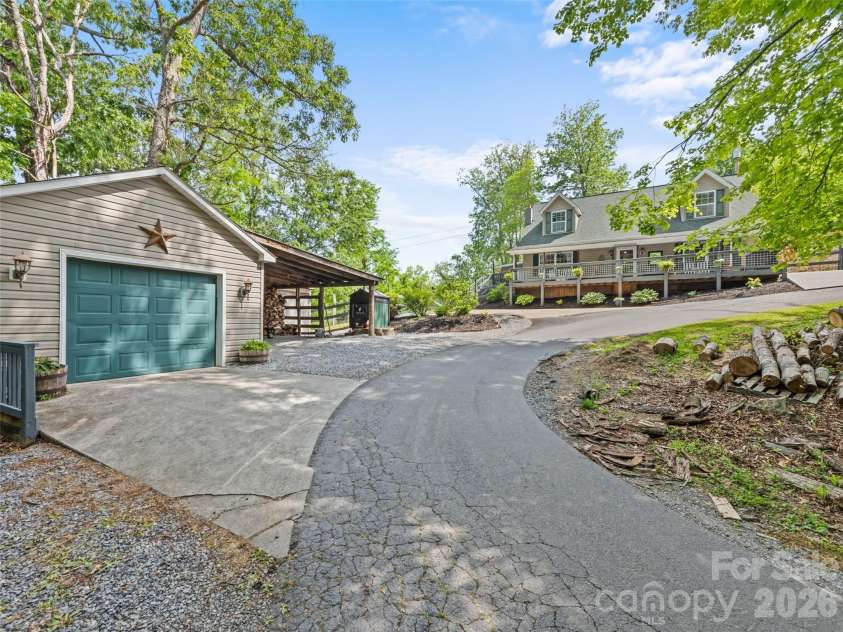 222 Thistle Ridge, Clyde, NC 28721.  MLS# CAR4384897, YatesRealty ID 24095. 