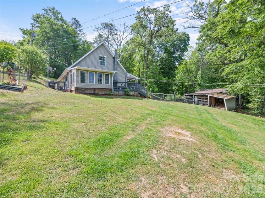 222 Thistle Ridge, Clyde, NC 28721.  MLS# CAR4384897, YatesRealty ID 24095. 