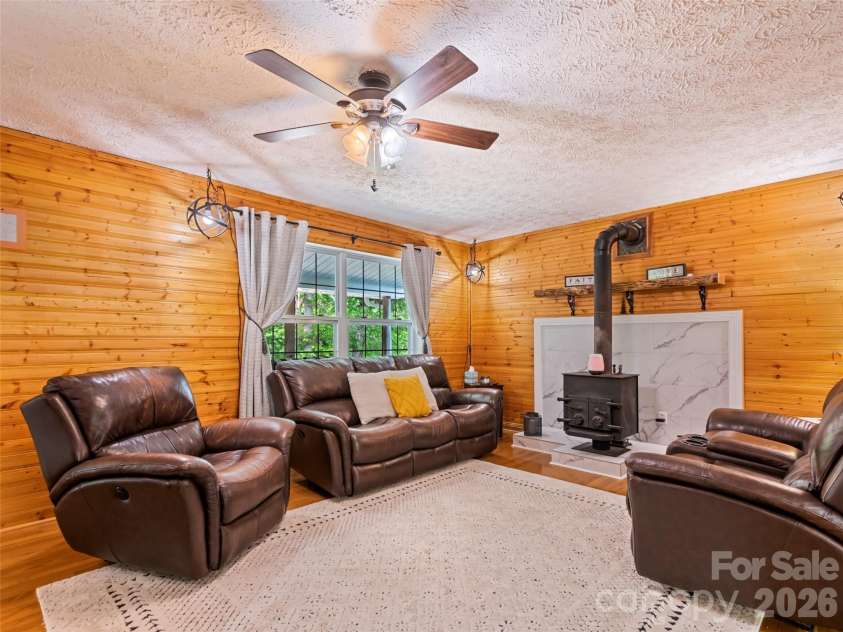 222 Thistle Ridge, Clyde, NC 28721.  MLS# CAR4384897, YatesRealty ID 24095. 