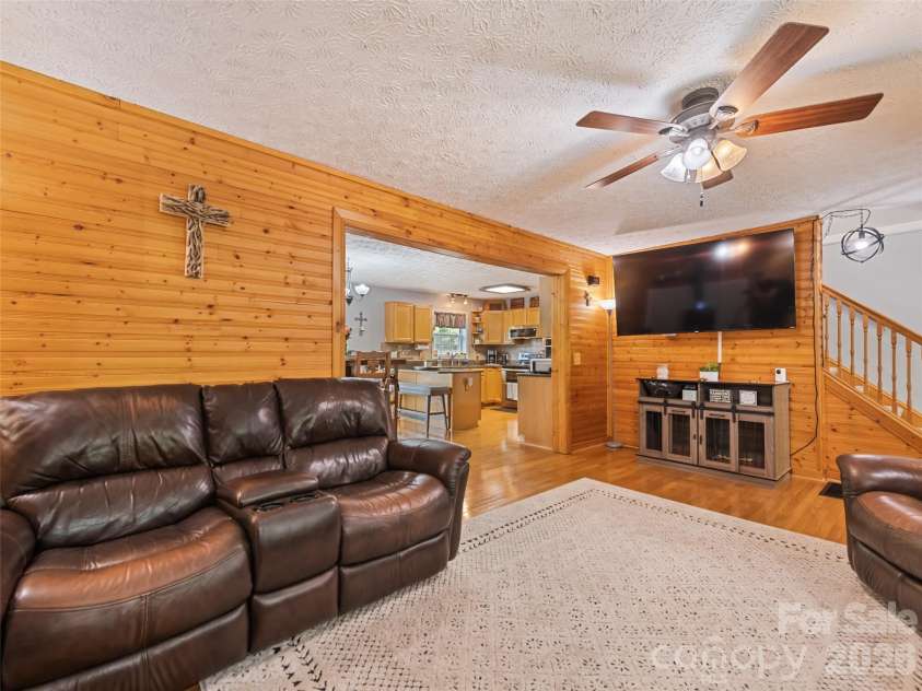 222 Thistle Ridge, Clyde, NC 28721.  MLS# CAR4384897, YatesRealty ID 24095. 