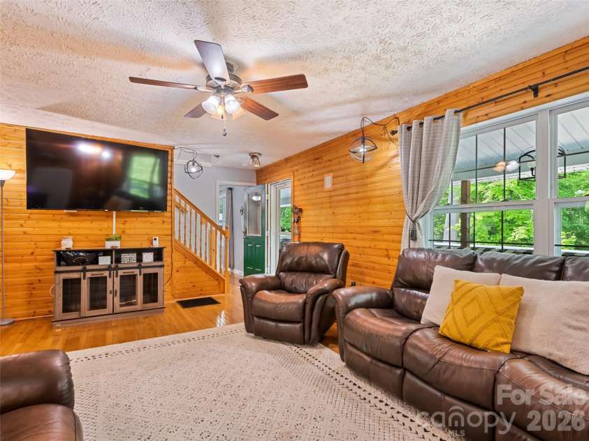 222 Thistle Ridge, Clyde, NC 28721.  MLS# CAR4384897, YatesRealty ID 24095. 