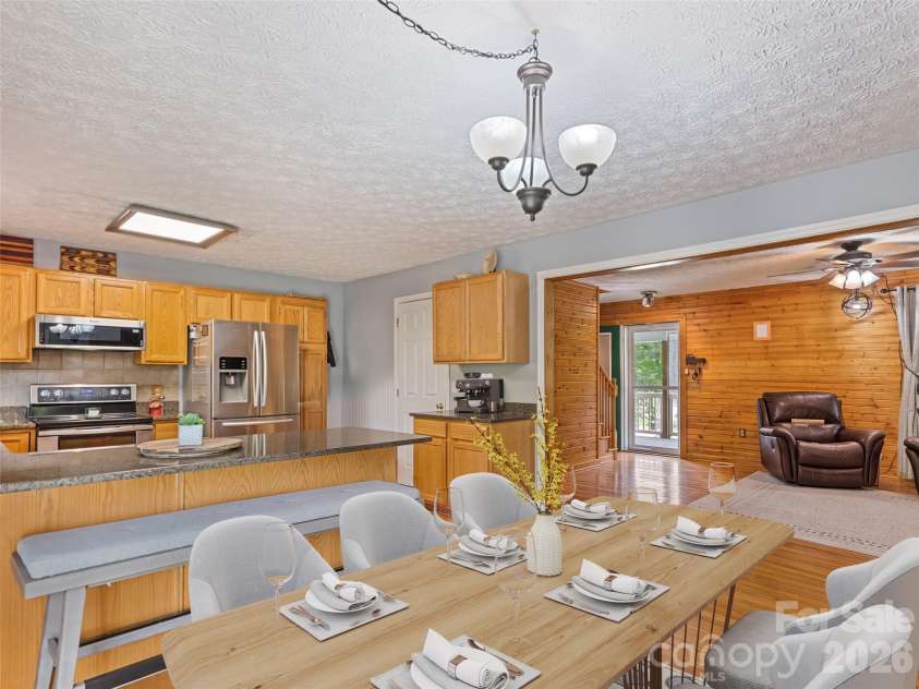 222 Thistle Ridge, Clyde, NC 28721.  MLS# CAR4384897, YatesRealty ID 24095. 