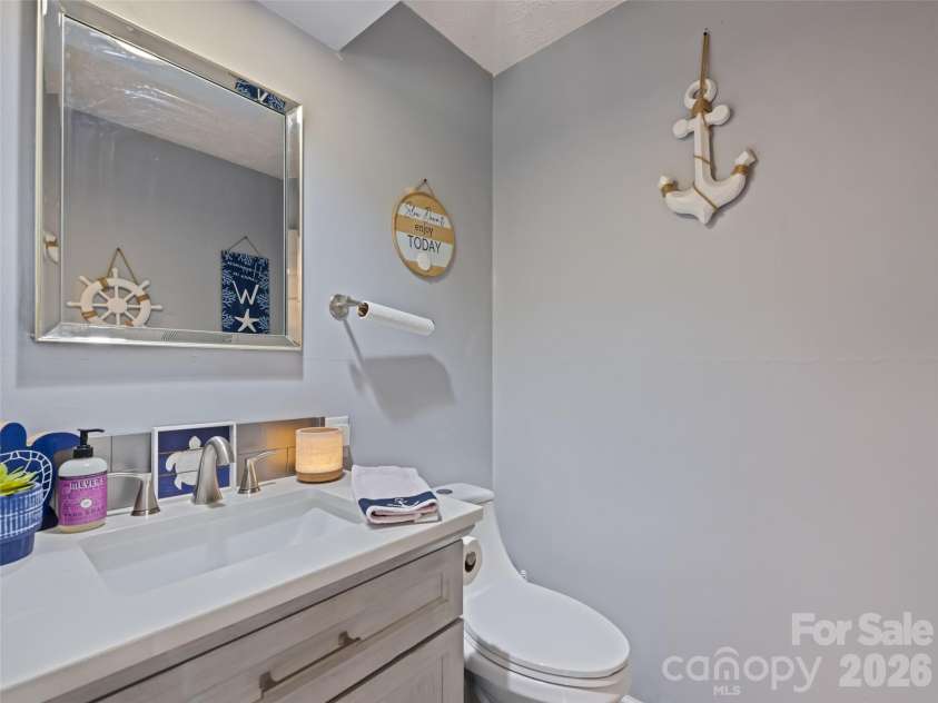 222 Thistle Ridge, Clyde, NC 28721.  MLS# CAR4384897, YatesRealty ID 24095. 