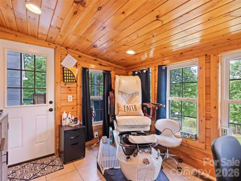 222 Thistle Ridge, Clyde, NC 28721.  MLS# CAR4384897, YatesRealty ID 24095. 