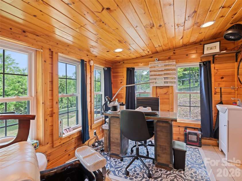 222 Thistle Ridge, Clyde, NC 28721.  MLS# CAR4384897, YatesRealty ID 24095. 