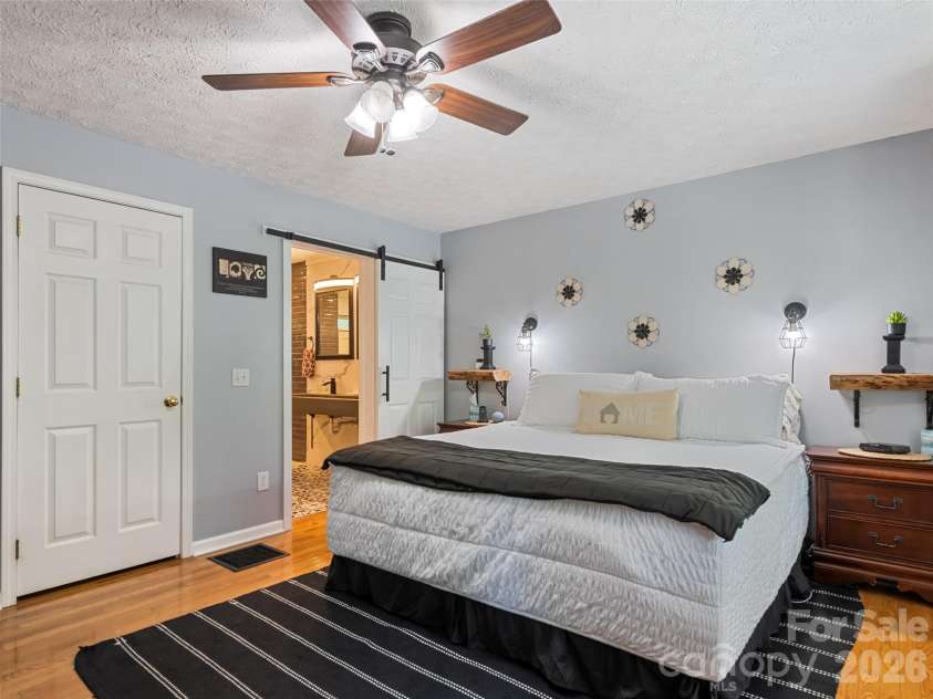 222 Thistle Ridge, Clyde, NC 28721.  MLS# CAR4384897, YatesRealty ID 24095. 