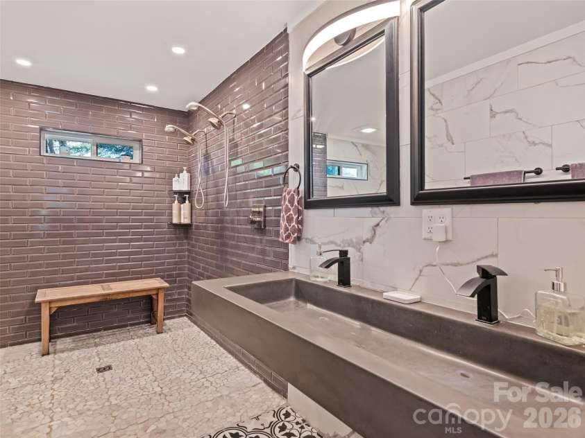 222 Thistle Ridge, Clyde, NC 28721.  MLS# CAR4384897, YatesRealty ID 24095. 