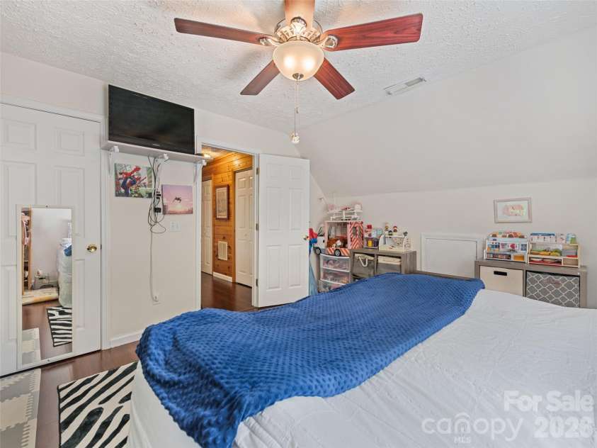 222 Thistle Ridge, Clyde, NC 28721.  MLS# CAR4384897, YatesRealty ID 24095. 